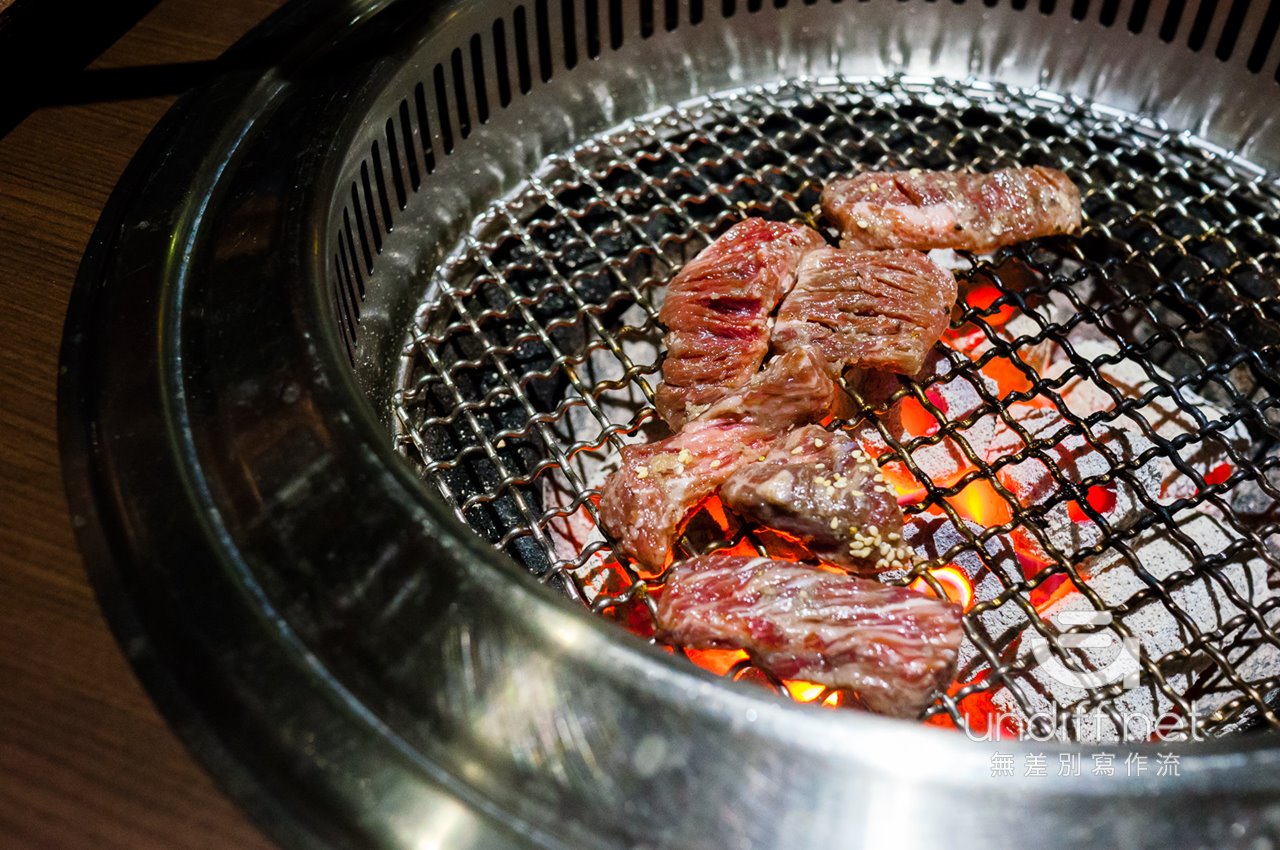 【台北美食】大安 油花炭火燒肉專門店 》物有所值的單點燒肉