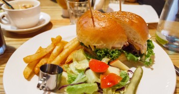 【台北食記】大安 REBEL BURGER 美式漢堡 台北店 》平淡無奇的起司培根漢堡 5